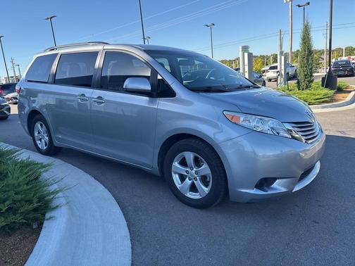 2017 Toyota Sienna SE