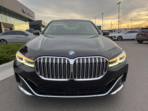 2021 BMW 750 i xDrive