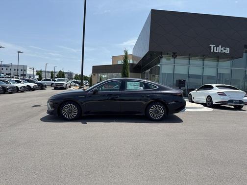 2025 Hyundai SONATA Hybrid SE