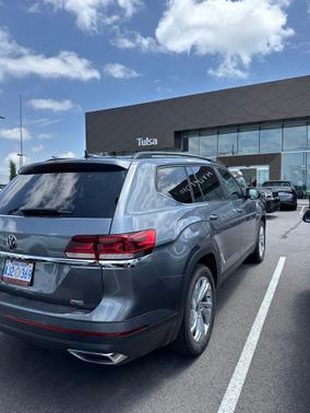 Pyrite Silver Metallic 2021 Volkswagen Atlas 3.6L SE w/Technology