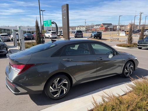 2025 Hyundai ELANTRA Sport