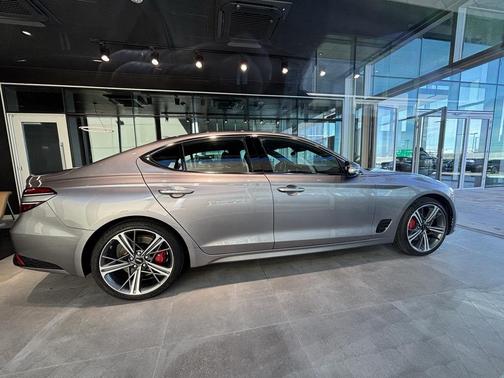 2024 Genesis G70 2.5T RWD