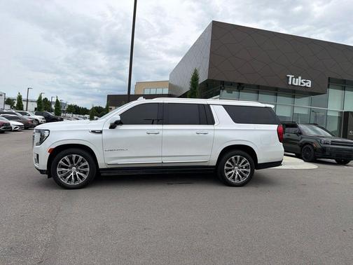 White Frost Tricoat 2021 GMC Yukon XL Denali
