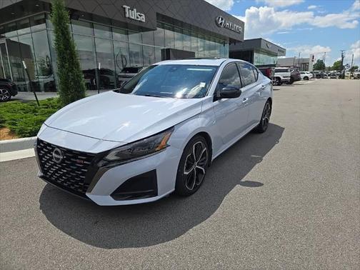 2023 Nissan Altima SR FWD
