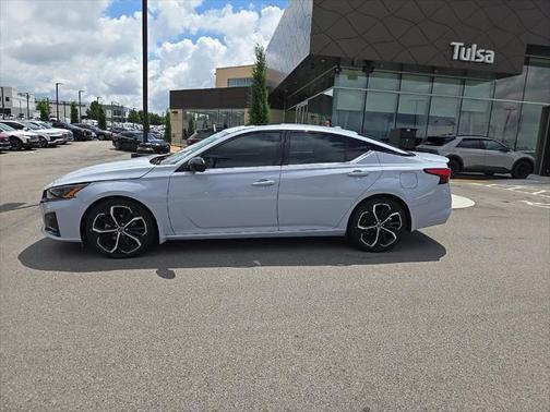 2023 Nissan Altima SR FWD