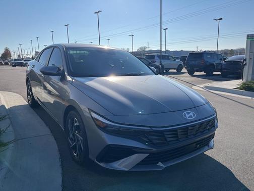 2025 Hyundai ELANTRA SEL