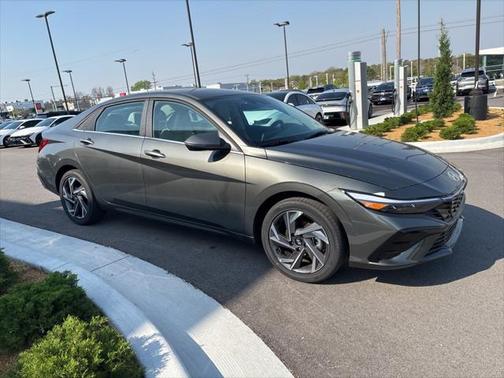 2025 Hyundai ELANTRA Limited