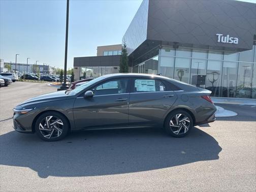 2025 Hyundai ELANTRA Limited