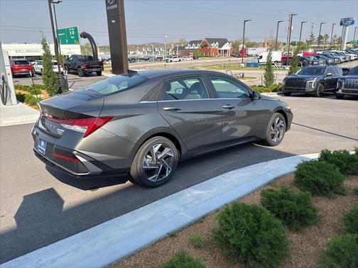 2025 Hyundai ELANTRA Limited
