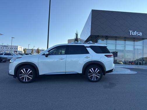 2024 Nissan Pathfinder Platinum 4WD