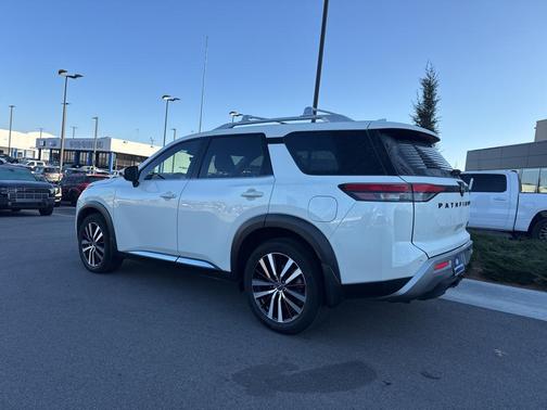 2024 Nissan Pathfinder Platinum 4WD