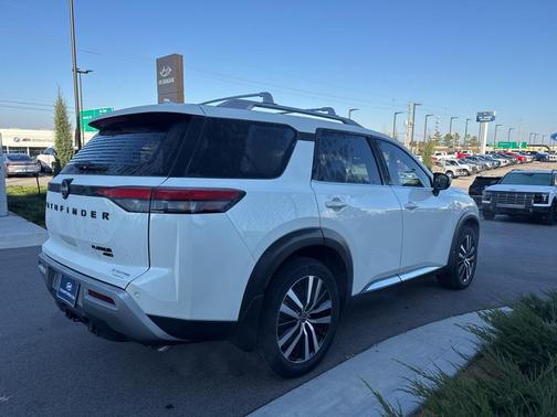 2024 Nissan Pathfinder Platinum 4WD