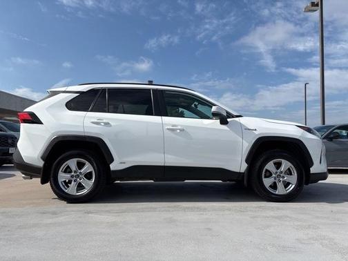 2020 Toyota RAV4 Hybrid LE