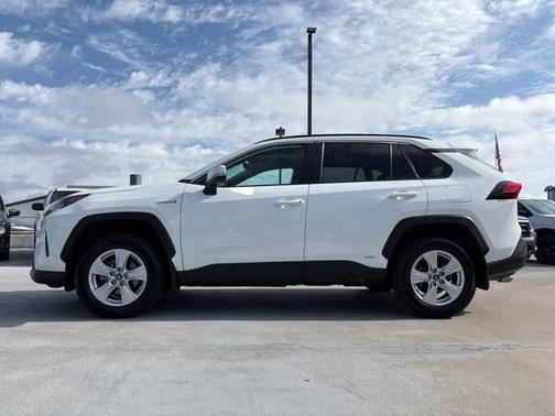 2020 Toyota RAV4 Hybrid LE