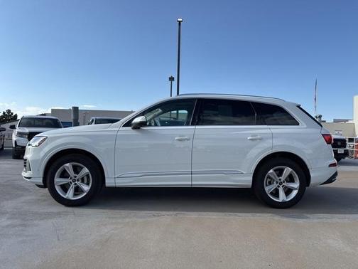 2024 Audi Q7 45 Premium Plus