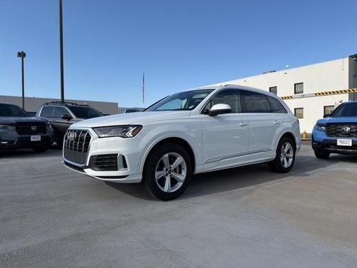 2024 Audi Q7 45 Premium Plus