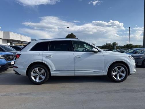 2024 Audi Q7 45 Premium Plus