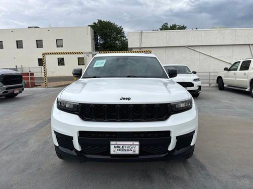 Bright White Clearcoat 2023 Jeep Grand Cherokee L Altitude