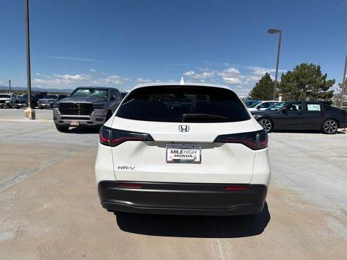Platinum White Pearl 2024 Honda HR-V LX