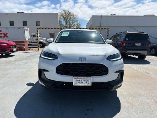 Platinum White Pearl 2024 Honda HR-V LX