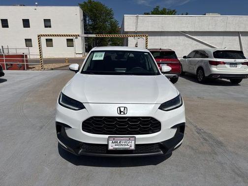 Platinum White Pearl 2023 Honda HR-V LX