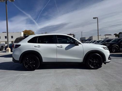 Platinum White Pearl 2024 Honda HR-V Sport