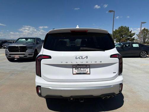 Glacial White Pearl 2024 Kia Telluride SX