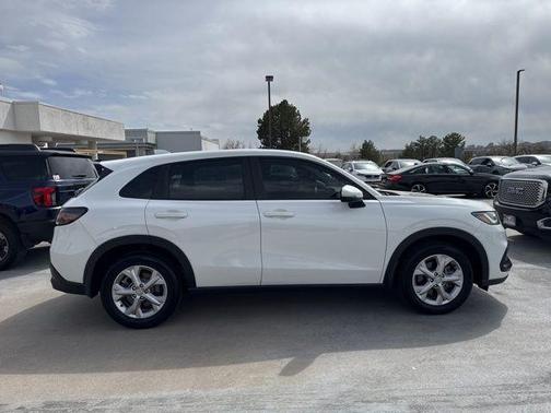 Platinum White Pearl 2024 Honda HR-V LX