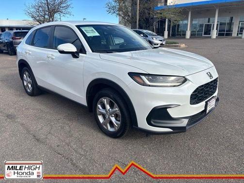 Platinum White Pearl 2023 Honda HR-V LX