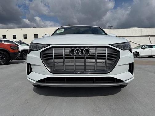 2022 Audi e-tron Premium