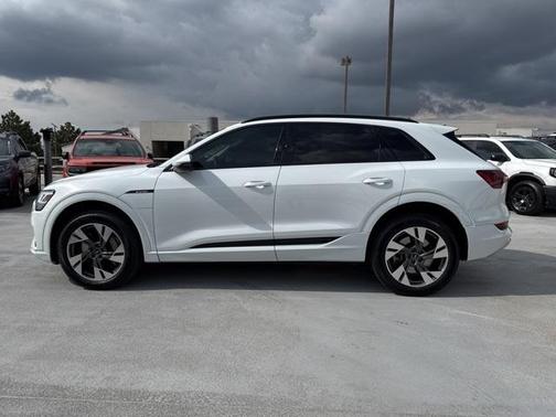 2022 Audi e-tron Premium