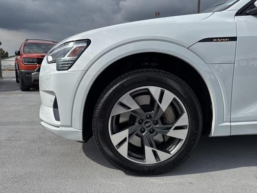 2022 Audi e-tron Premium