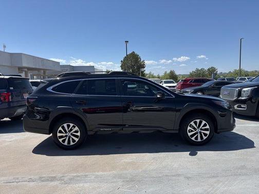 Crystal Black Silica 2023 Subaru Outback Premium