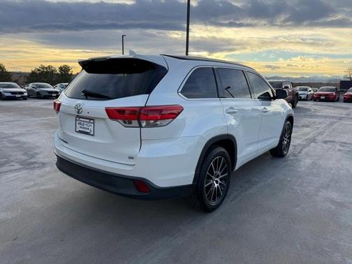 2017 Toyota Highlander SE