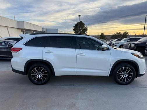 2017 Toyota Highlander SE
