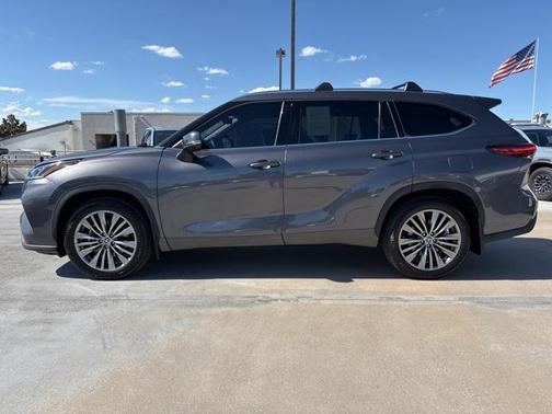 2022 Toyota Highlander Platinum