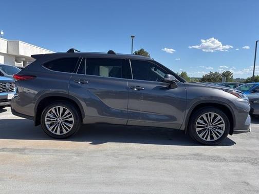 2022 Toyota Highlander Platinum