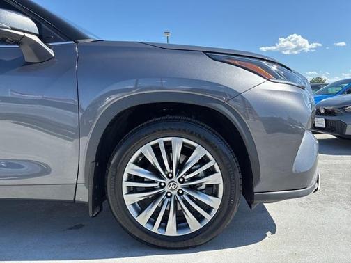 2022 Toyota Highlander Platinum