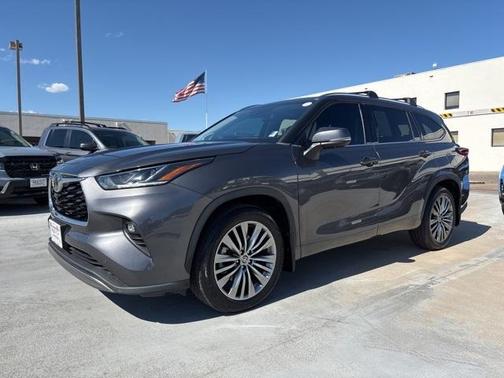 2022 Toyota Highlander Platinum
