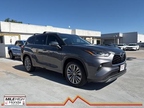 2022 Toyota Highlander Platinum