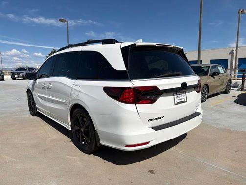 Platinum White Pearl 2023 Honda Odyssey Sport