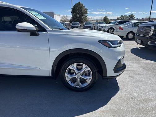 Platinum White Pearl 2023 Honda HR-V LX