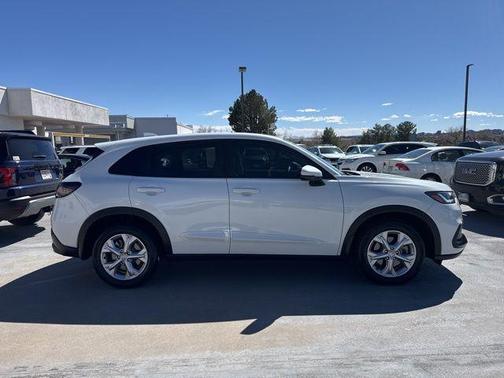 Platinum White Pearl 2023 Honda HR-V LX