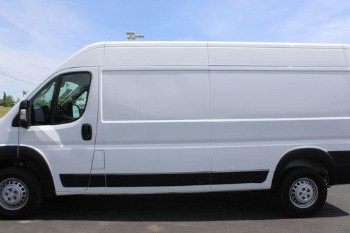 Bright White Clearcoat 2024 RAM ProMaster 2500 Tradesman