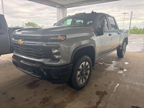 Sterling Gray Metallic 2026 Chevrolet Silverado 2500 Custom