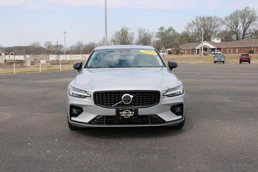 2024 Volvo S60 B5 Plus Dark Theme