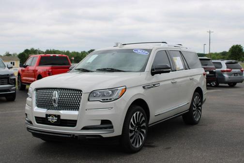Ceramic Pearl Metallic Tri-Coat 2023 Lincoln Navigator Reserve