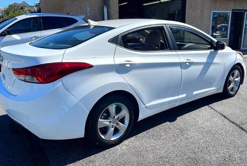 Photo 2 of 24 of 2013 Hyundai Elantra GLS