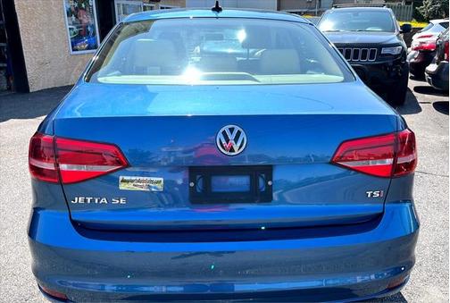 2015 Volkswagen Jetta Auto SE w/Connectivity/Navigation