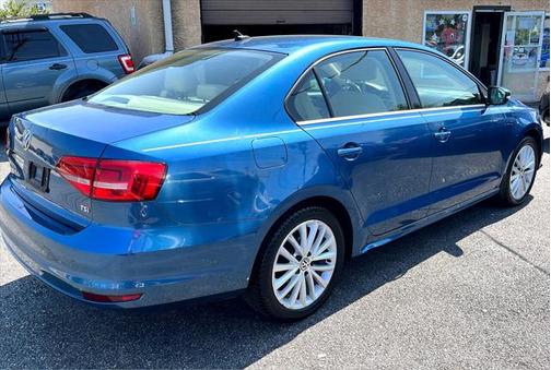 2015 Volkswagen Jetta Auto SE w/Connectivity/Navigation